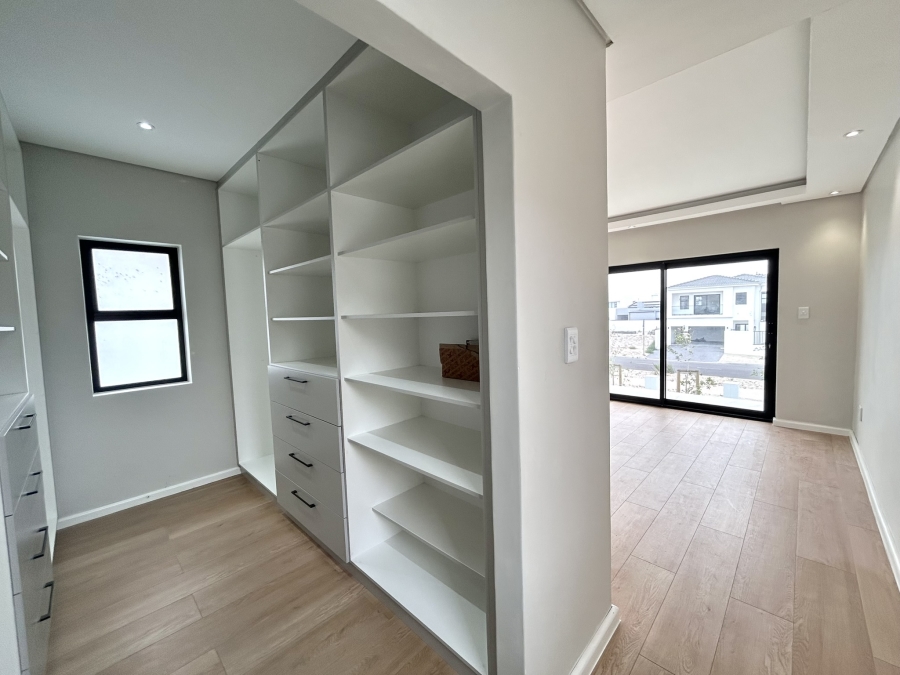 To Let 4 Bedroom Property for Rent in Sandown Western Cape